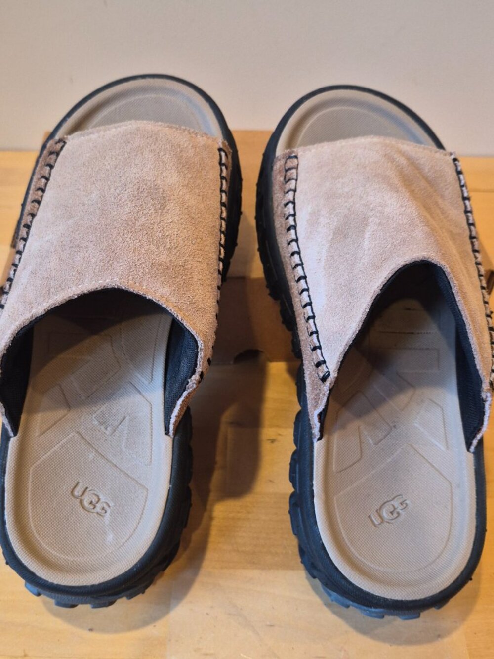 UGG Venture Daze Slide Women's W 8 M 7 Sand/Black Suede Platform Sandals - Picture 2 of 6